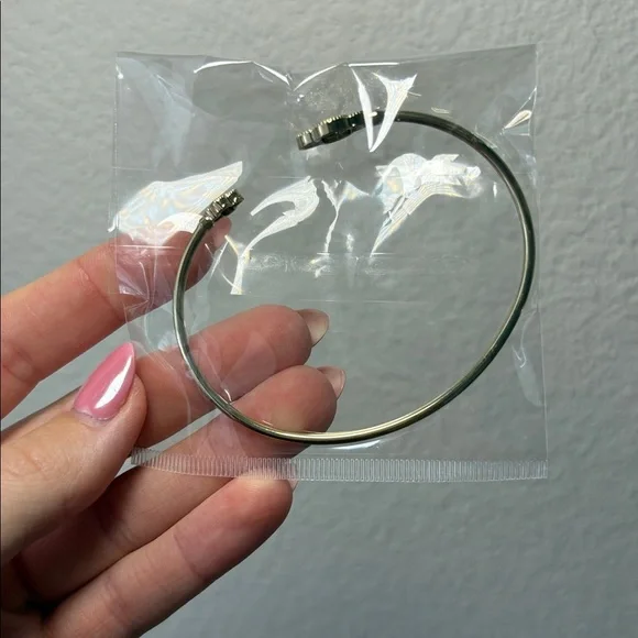 NWT Emma Vera Silver Clover Cuff Bangle Bracelet - Picture 4 of 5